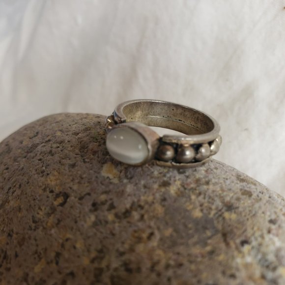Clouded White Glass Cabochon Ring Size 7.5 Hippy Southwestern Silver Toned - Picture 5 of 12